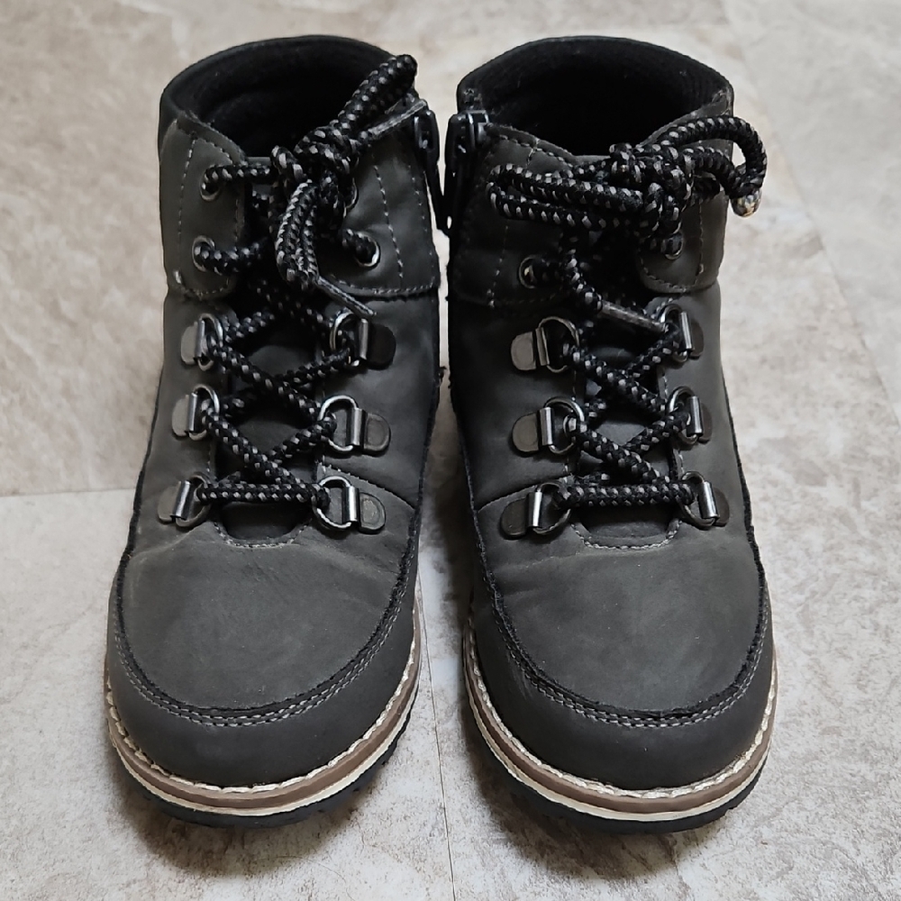 Kids Boots. EUC. Size 11.